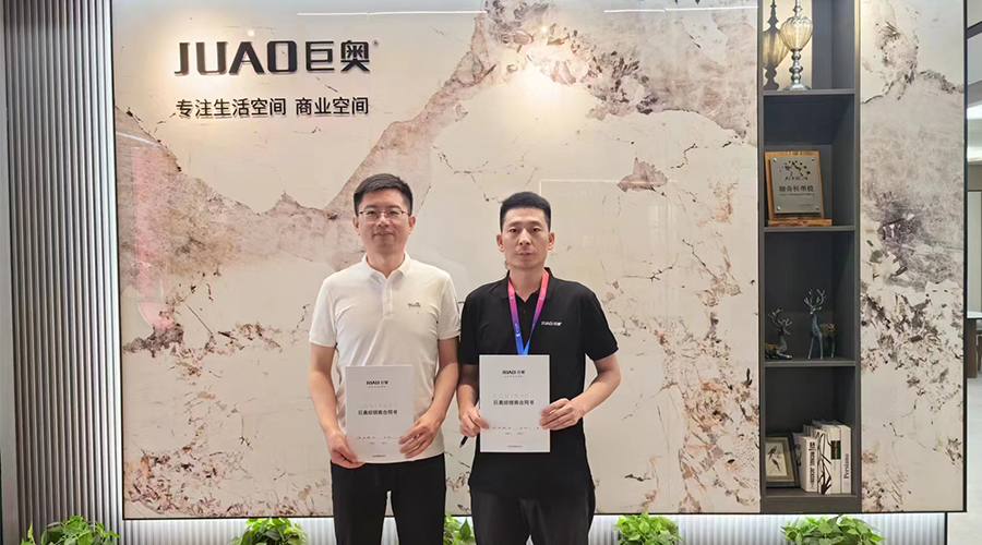 煙臺(tái)簽約合影 煙臺(tái)簽約合影
